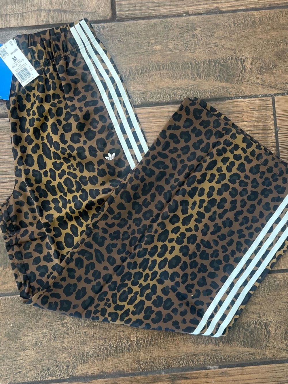 READY TO SHIP✨!  SZ MD NWT - VIRAL adidas SATIN Wide Leg Leopard Print Pants🐆 - Picture 7 of 11